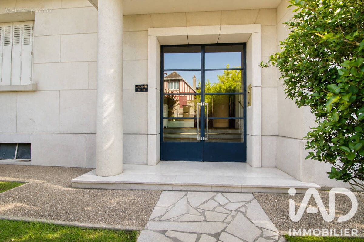 Photo 1 - Appartement à SURESNES