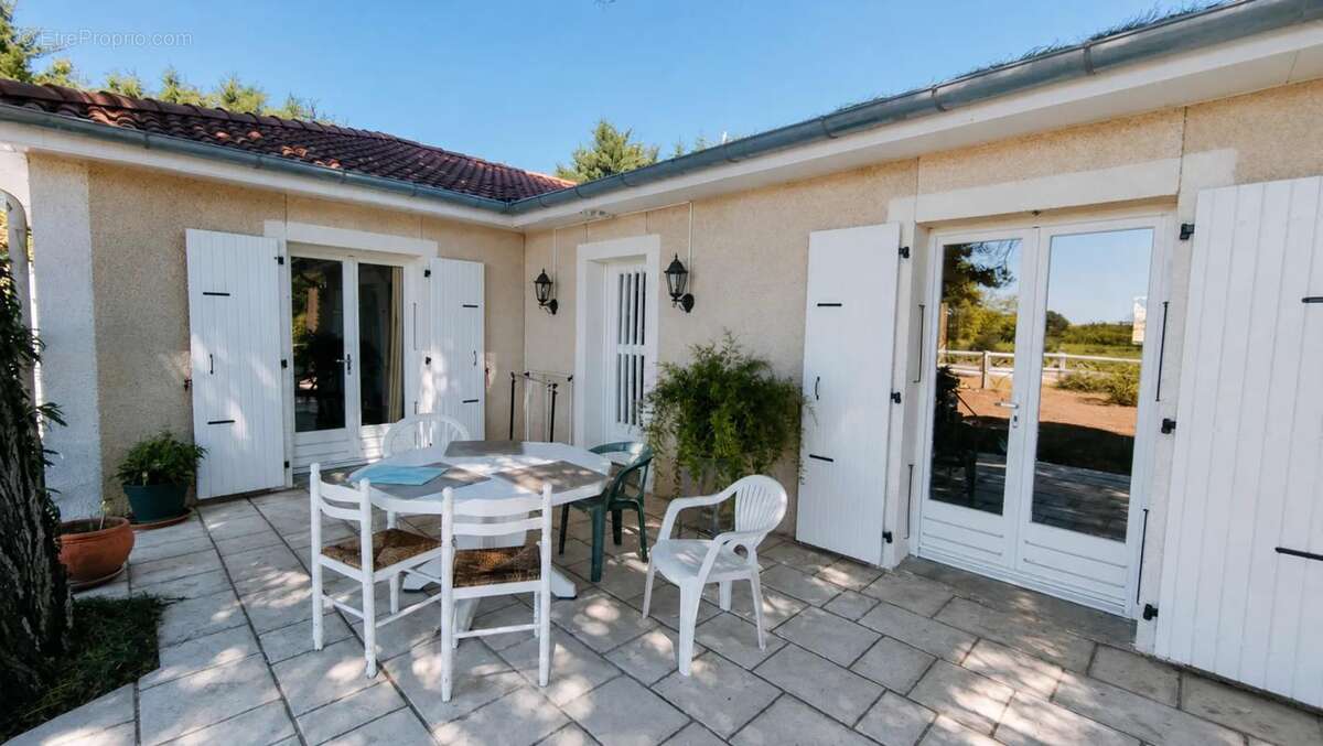 Maison de 7 pièces de 135 m² à Malataverne - photo 11