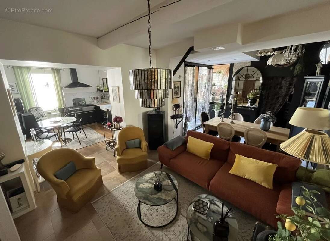 Maison à LA ROQUE-D'ANTHERON