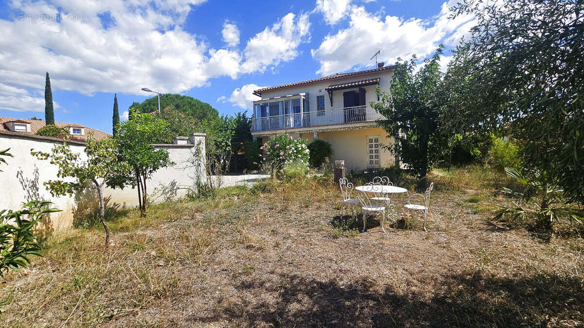 Grande maison familiale avec deux logements et terrain piscinable - photo 7