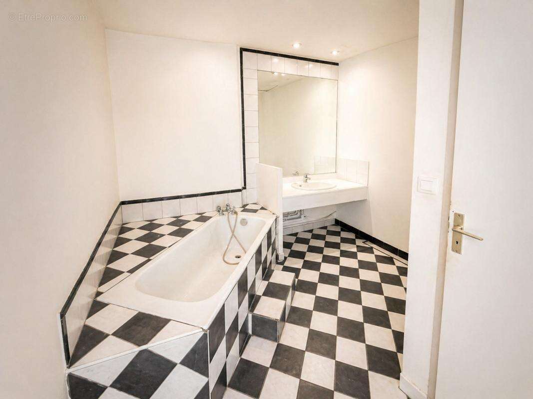 Appartement à MARSEILLE-1E