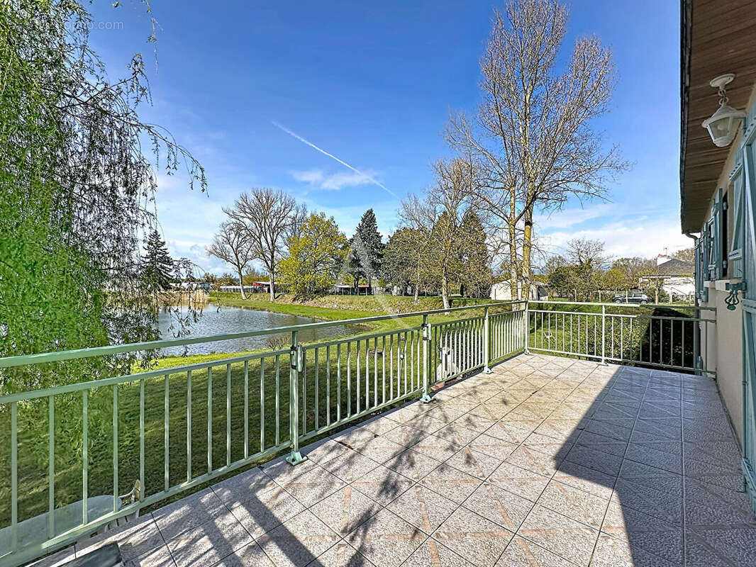 Maison à LONGUE-JUMELLES