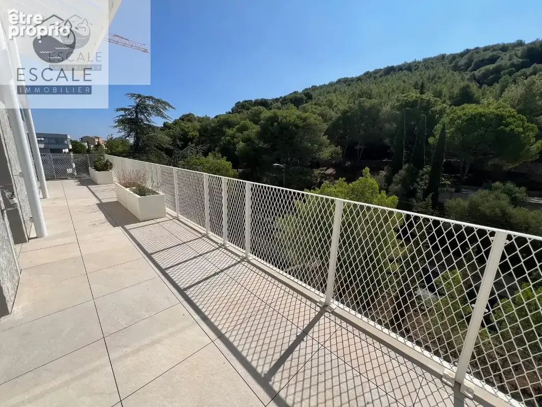 Vente grand t5 + 2 parkings + 1 garage + 1 cellier dans residence de standing au pied du mont st clair a sete - photo 8