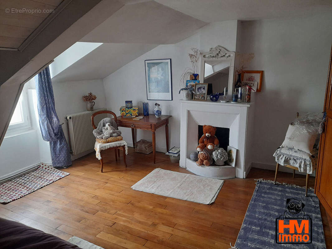 Maison à SAINT-LEONARD-DE-NOBLAT