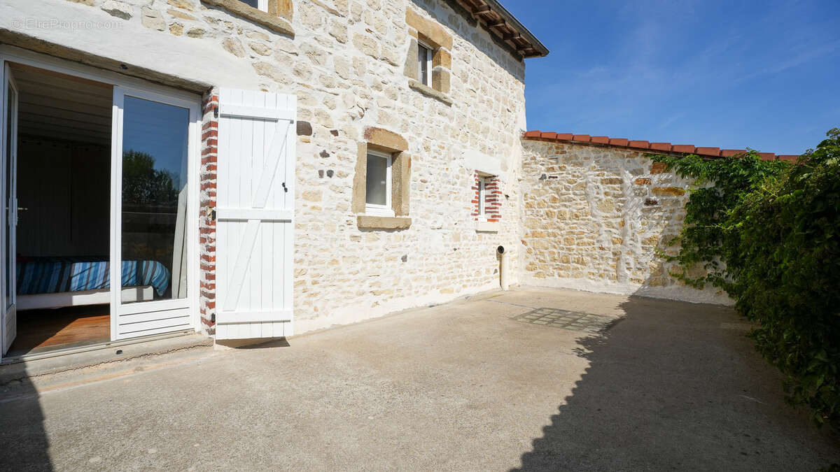 Centre bourg: ancienne ferme restaurée avec piscine - photo 22