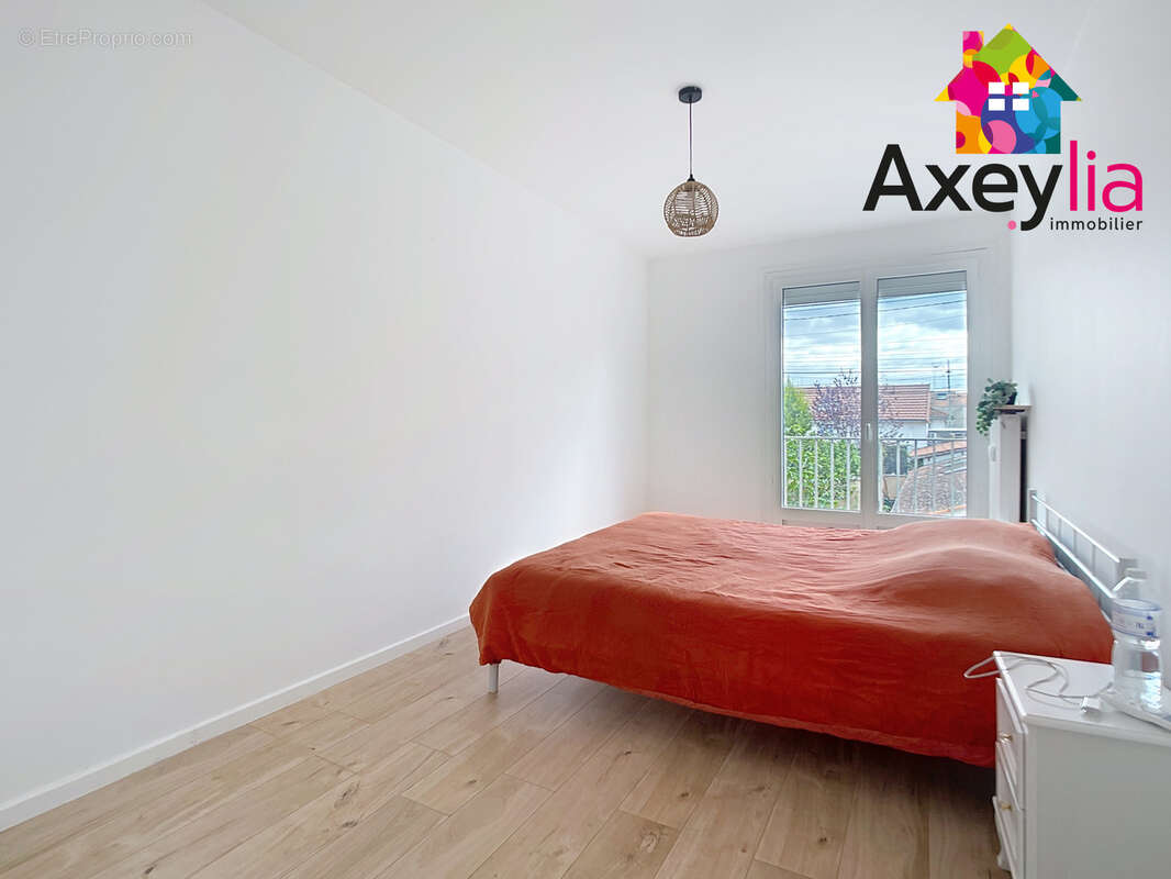 A vendre - roanne - appartement t3 entièrement rénové avec garage, parking et cave - photo 7