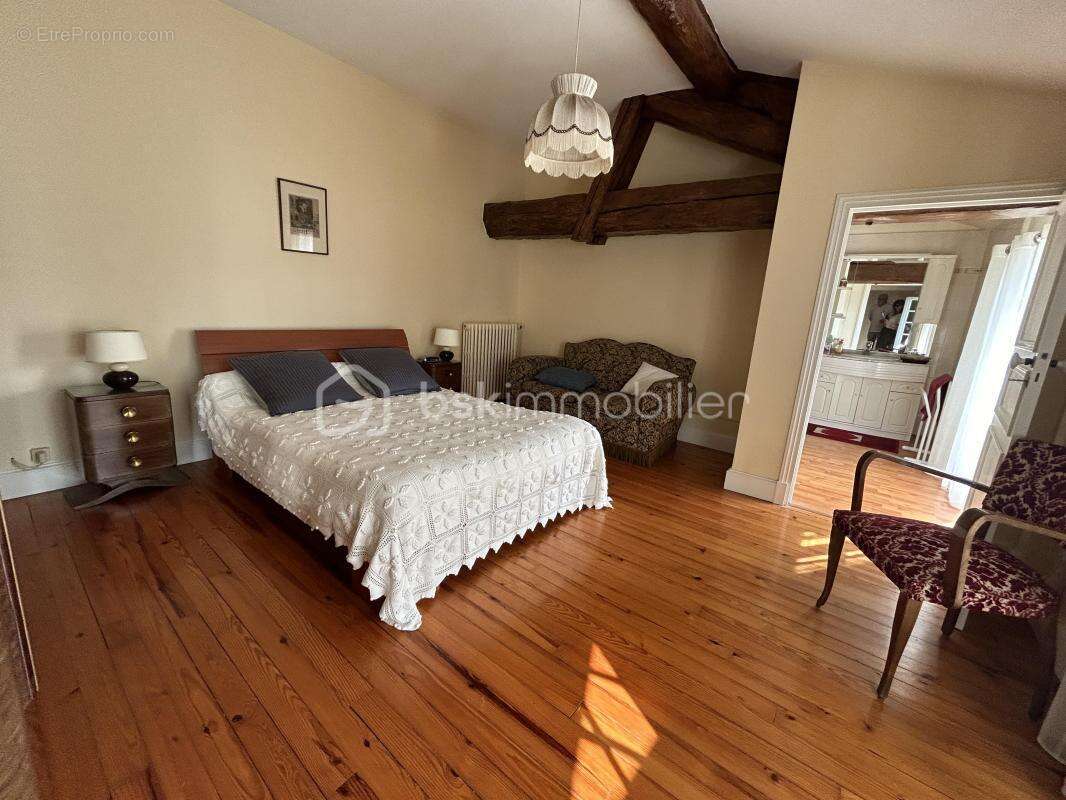 Superbe propriete - parc - dependance - piscine - double garage - photo 14