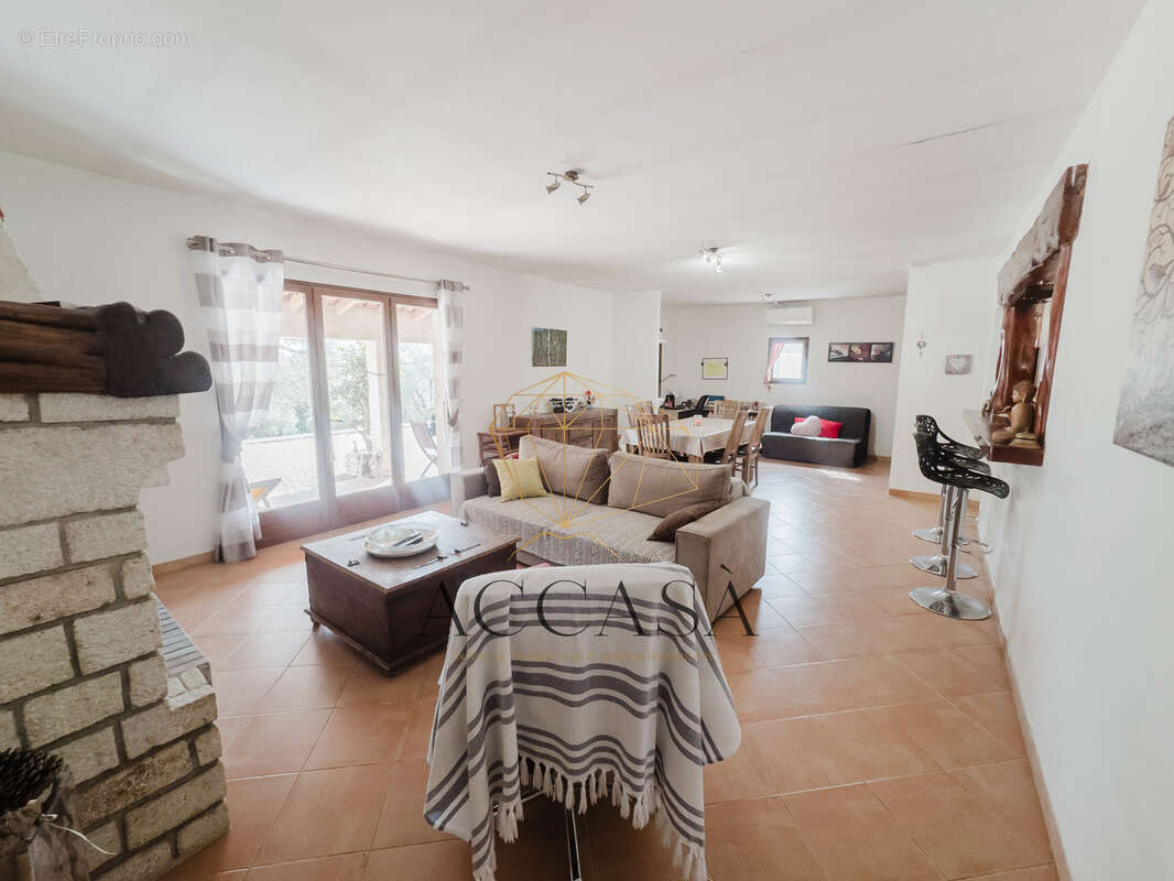 Propriété avec dépendance sur grand terrain constructible à 5 min de la plage de Bonifacio - photo 16