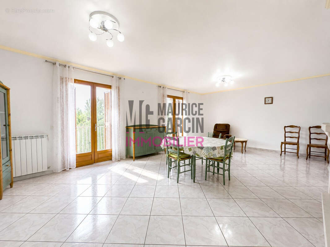 ACHAT VENTE MAISON PLAIN PIED 3 CHAMBRES MOLLEGES ALPILLES PISCINE JARDIN MAURICE GARCIN FLORENE TOLEDO - Maison à MOLLEGES