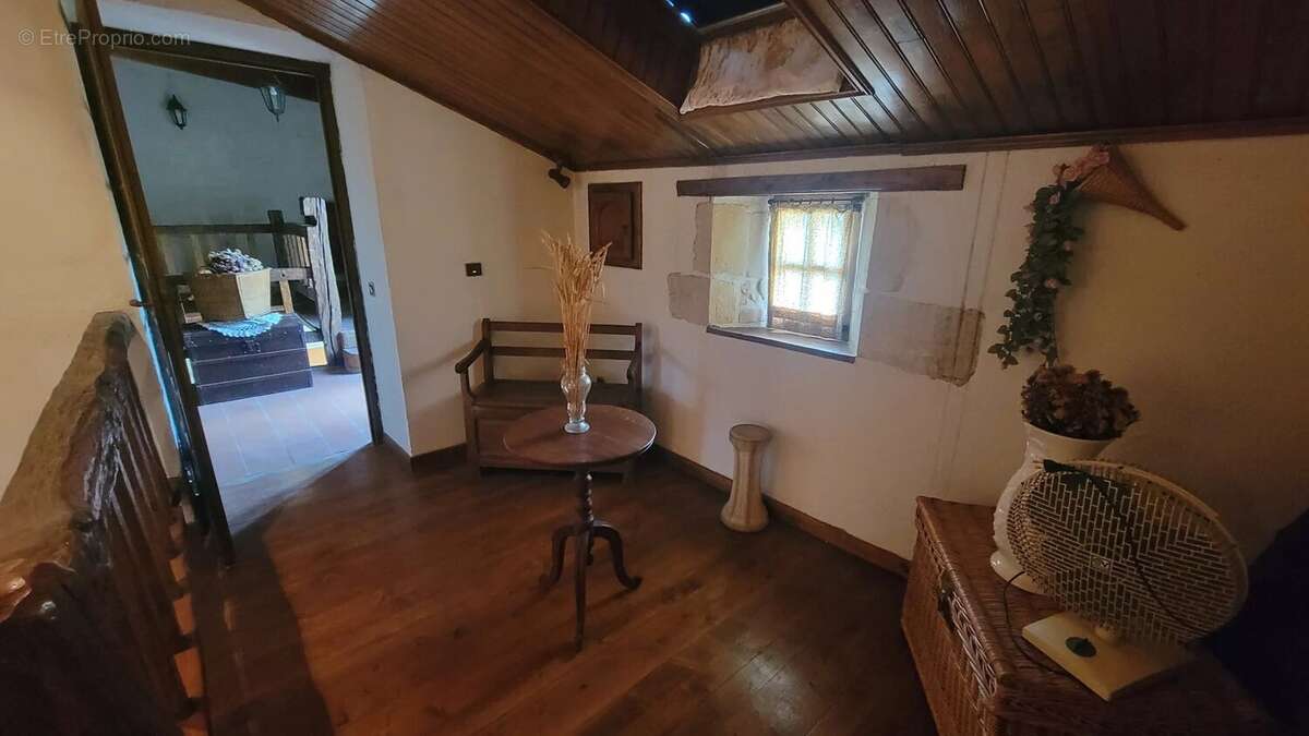 Maison à COURCOME