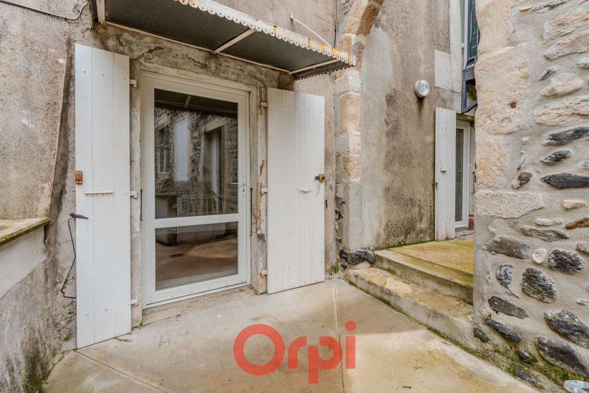 Appartement à ALBA-LA-ROMAINE