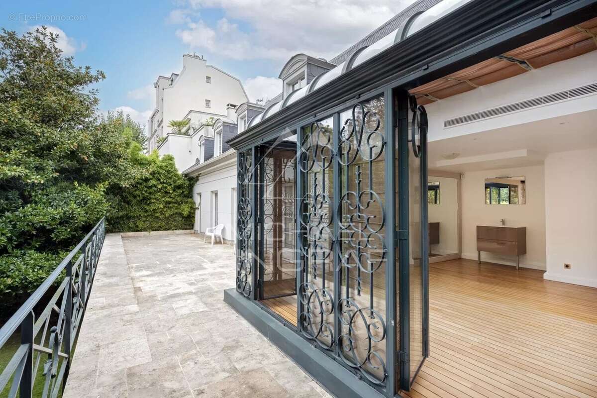 Maison à NEUILLY-SUR-SEINE