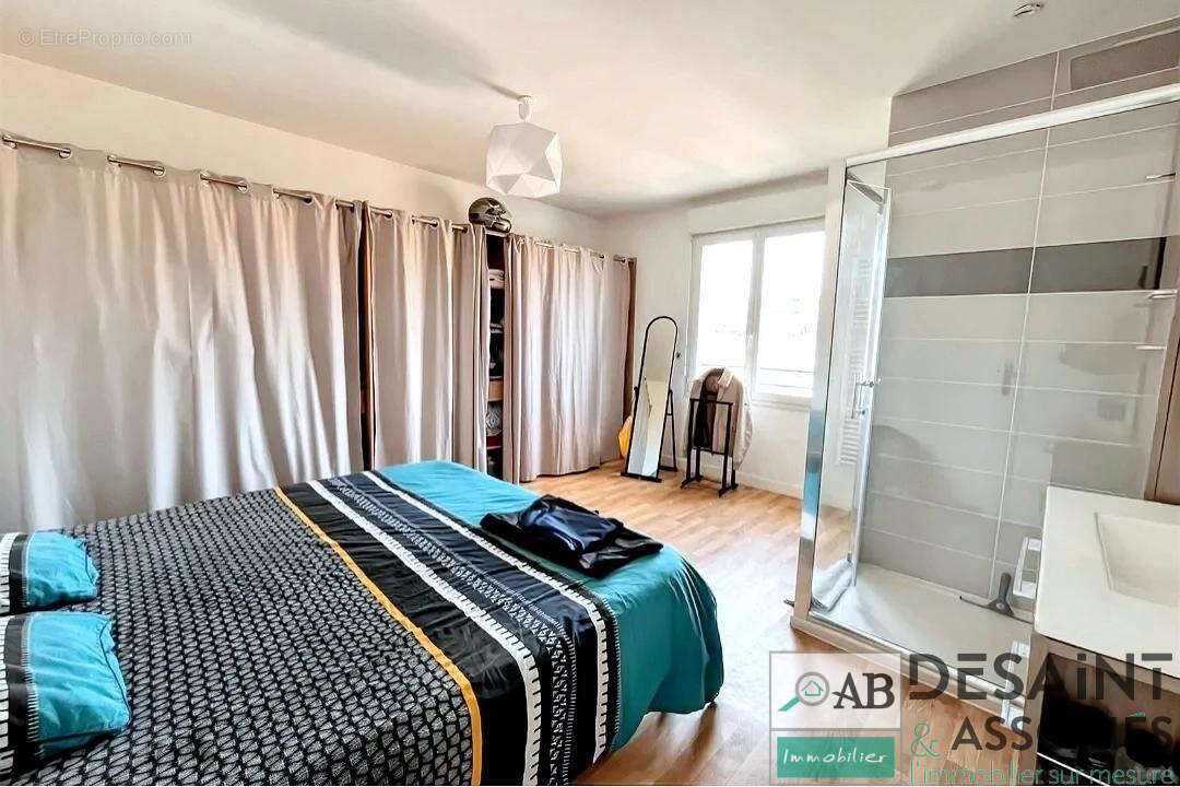 A vendre maison récente sur Crécy la Chapelle 155 m2, sur terrain de 1012m2. - photo 7