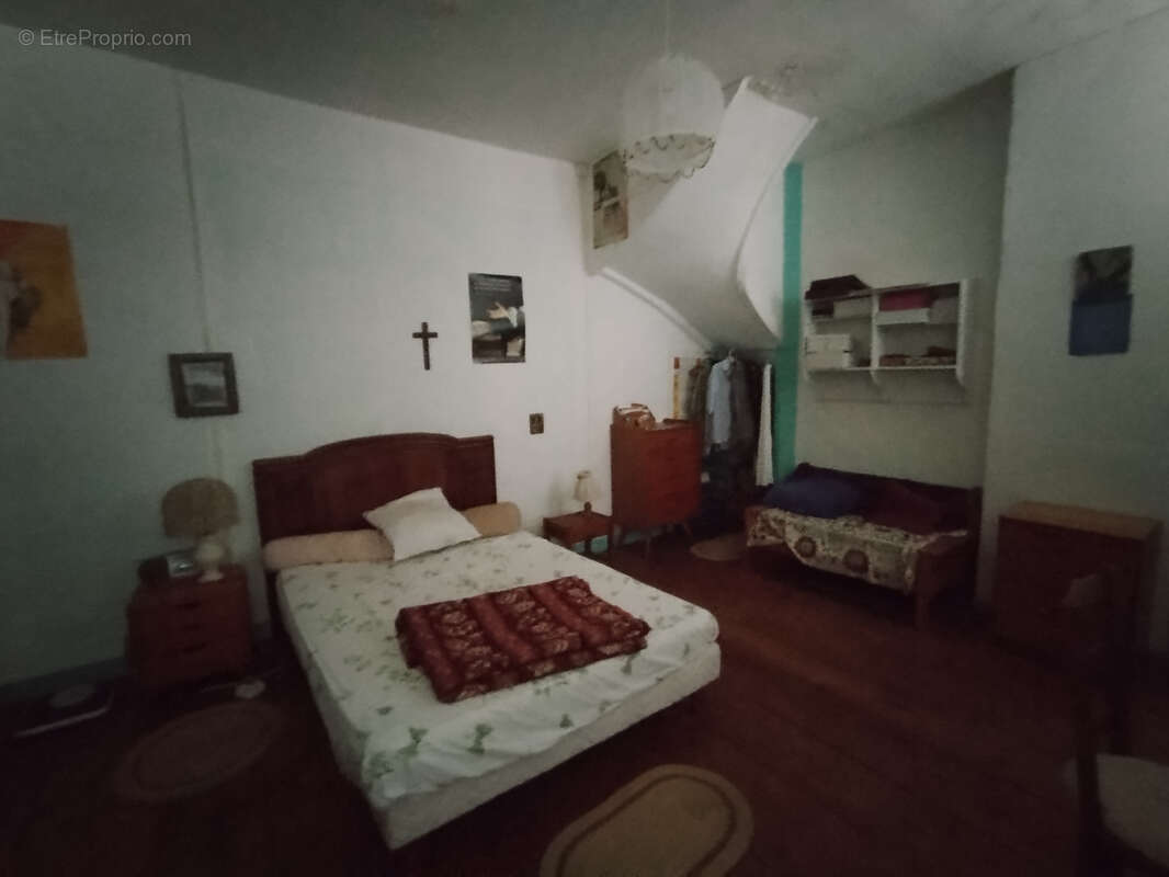 Maison à SAINT-TRIVIER-DE-COURTES