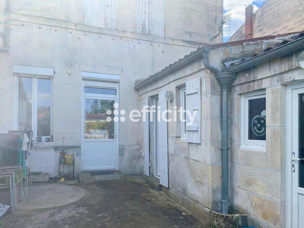 Appartement 175 m² à Saintes  - photo 2