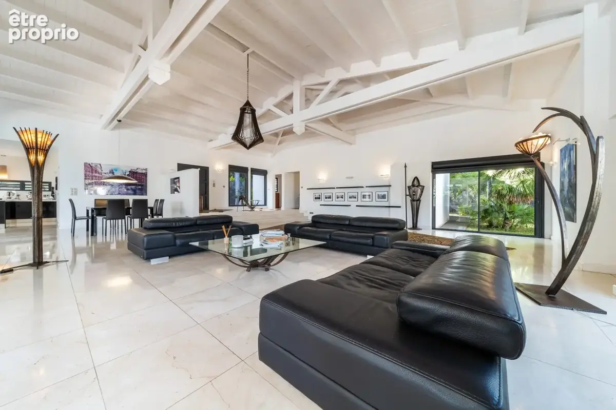 Maison 385 m² à Saint-Pierre  - photo 3