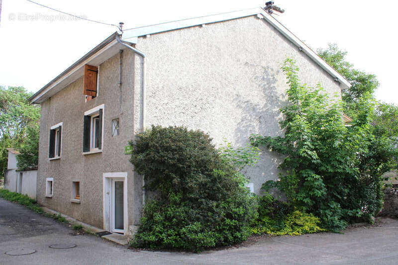 Maison à CEYZERIAT