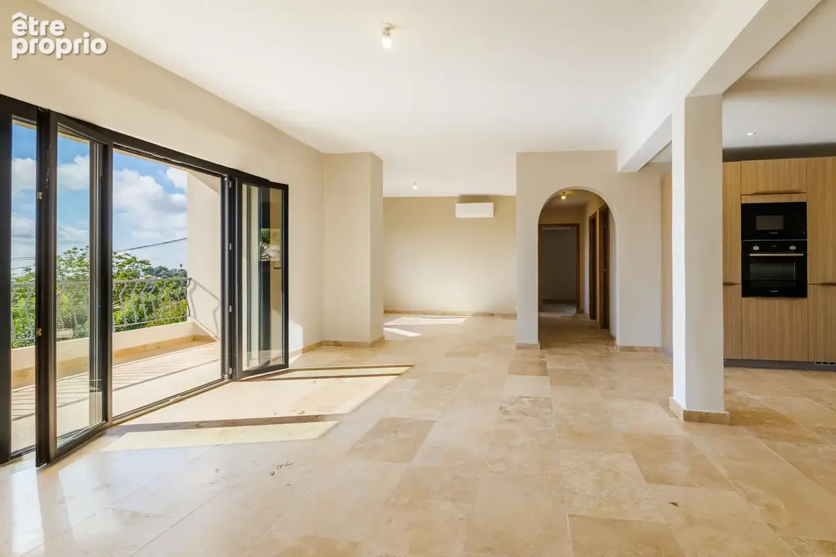 Maison entièrement rénovée avec piscine, à 200 m du village - photo 5
