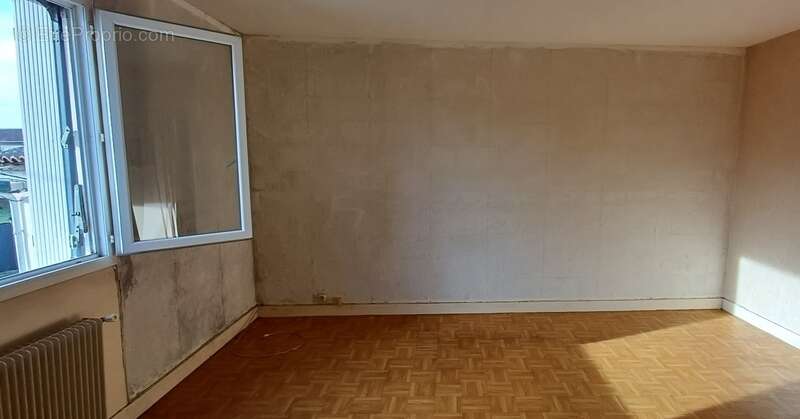 Maison à vendre 3 pièces  (16 ST MICHEL) avec 1 étage et 1 garage. Avec 2 chambres - photo 2