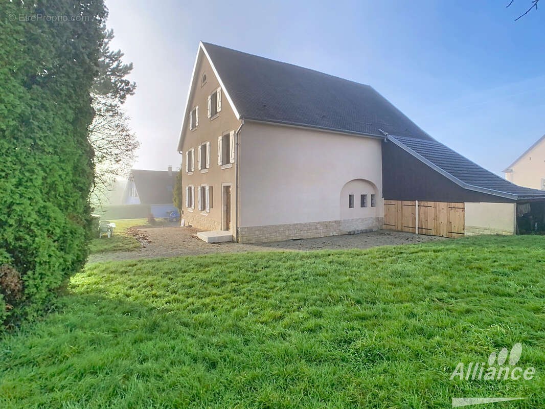 Maison à DAMPIERRE-LES-BOIS