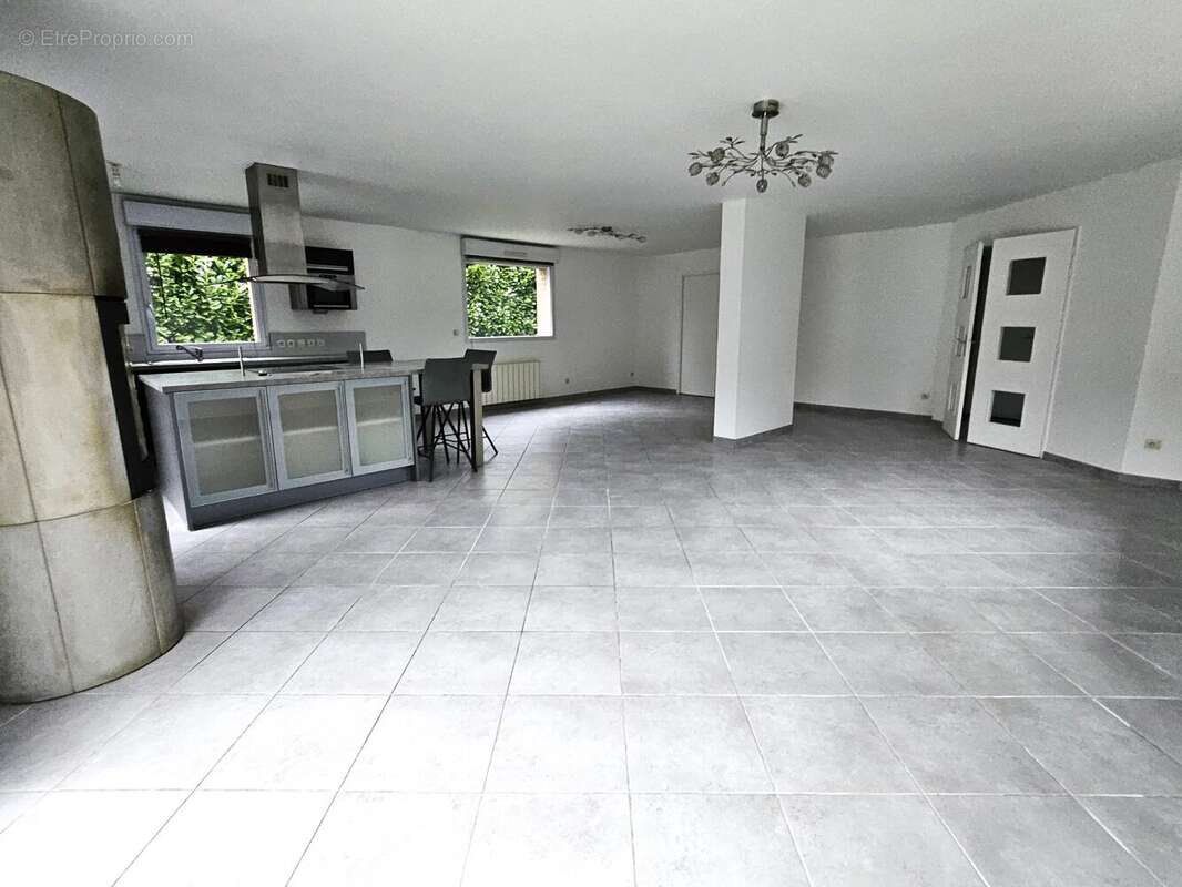 Maison à NEUVILLE-EN-FERRAIN