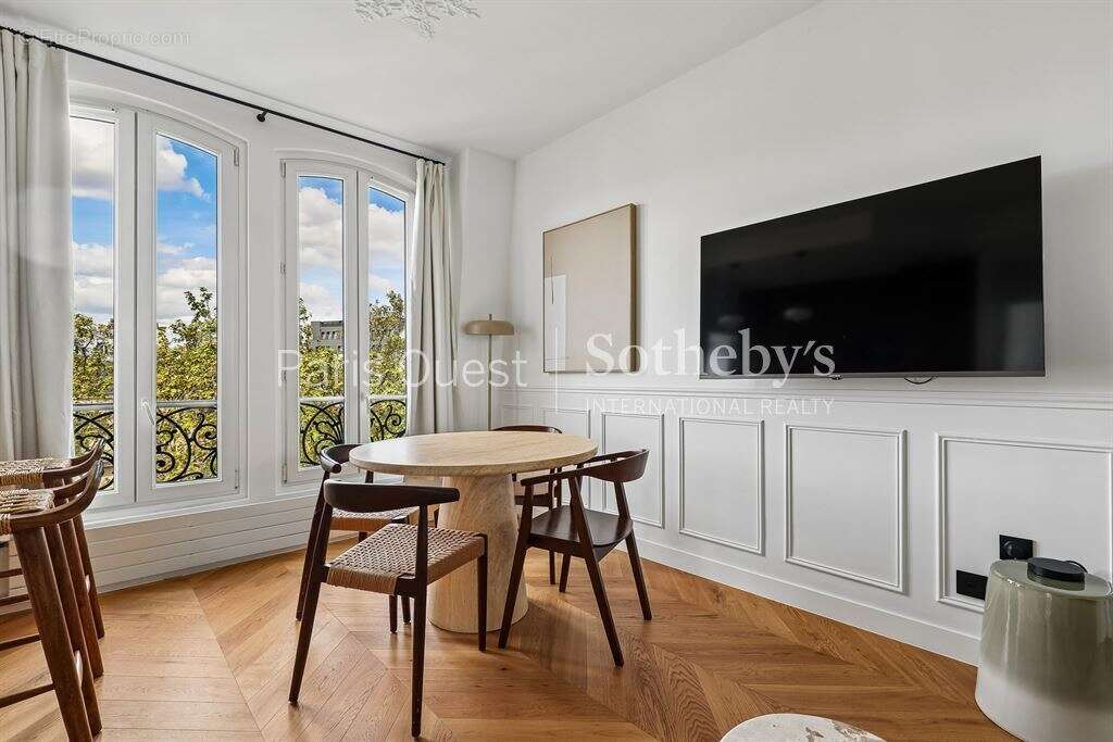 Appartement à PARIS-17E