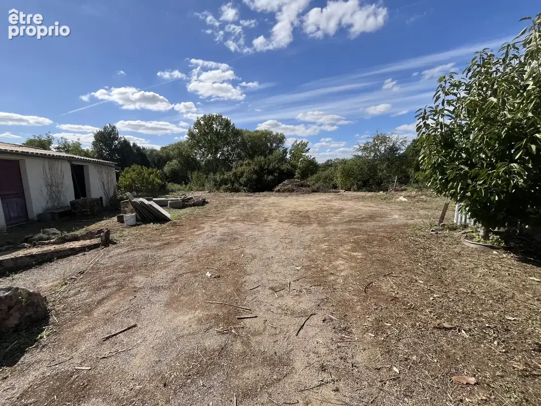 ref 112195 Secteur SAINT VARENT maison ancienne de 80 m2  à rénover type 4 sur terrain 1581m2 - photo 2