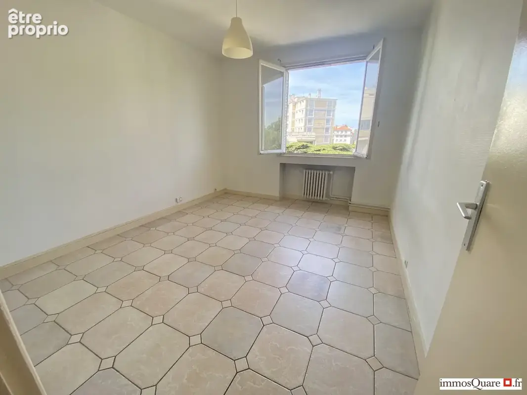 Appartement 30 m² à Villeurbanne  - photo 2
