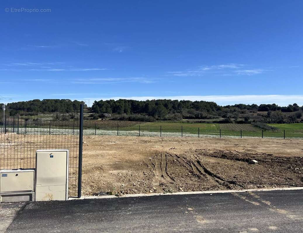 Terrain à AIGUES-VIVES