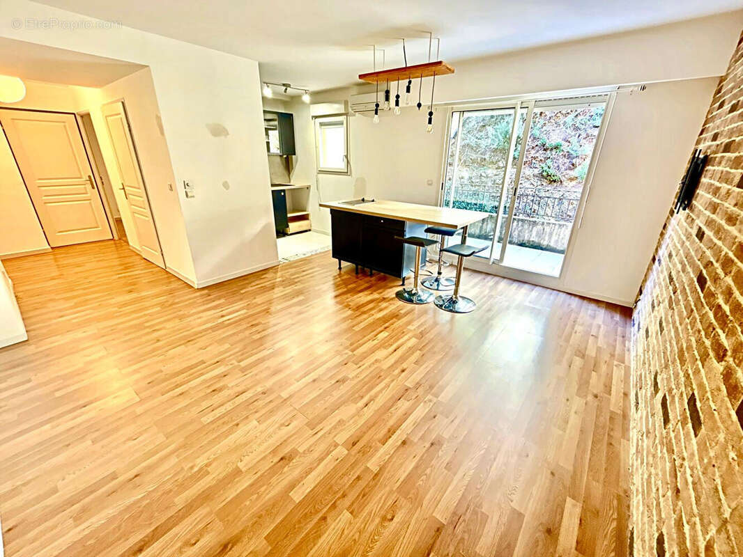 Appartement à MOUGINS