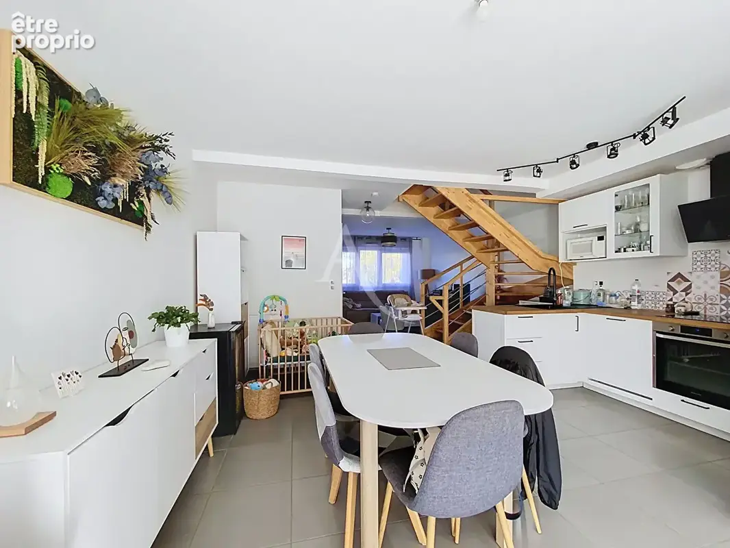 Maison / Appartement Avrille 3 pièce(s) 87.81 m2 - photo 1