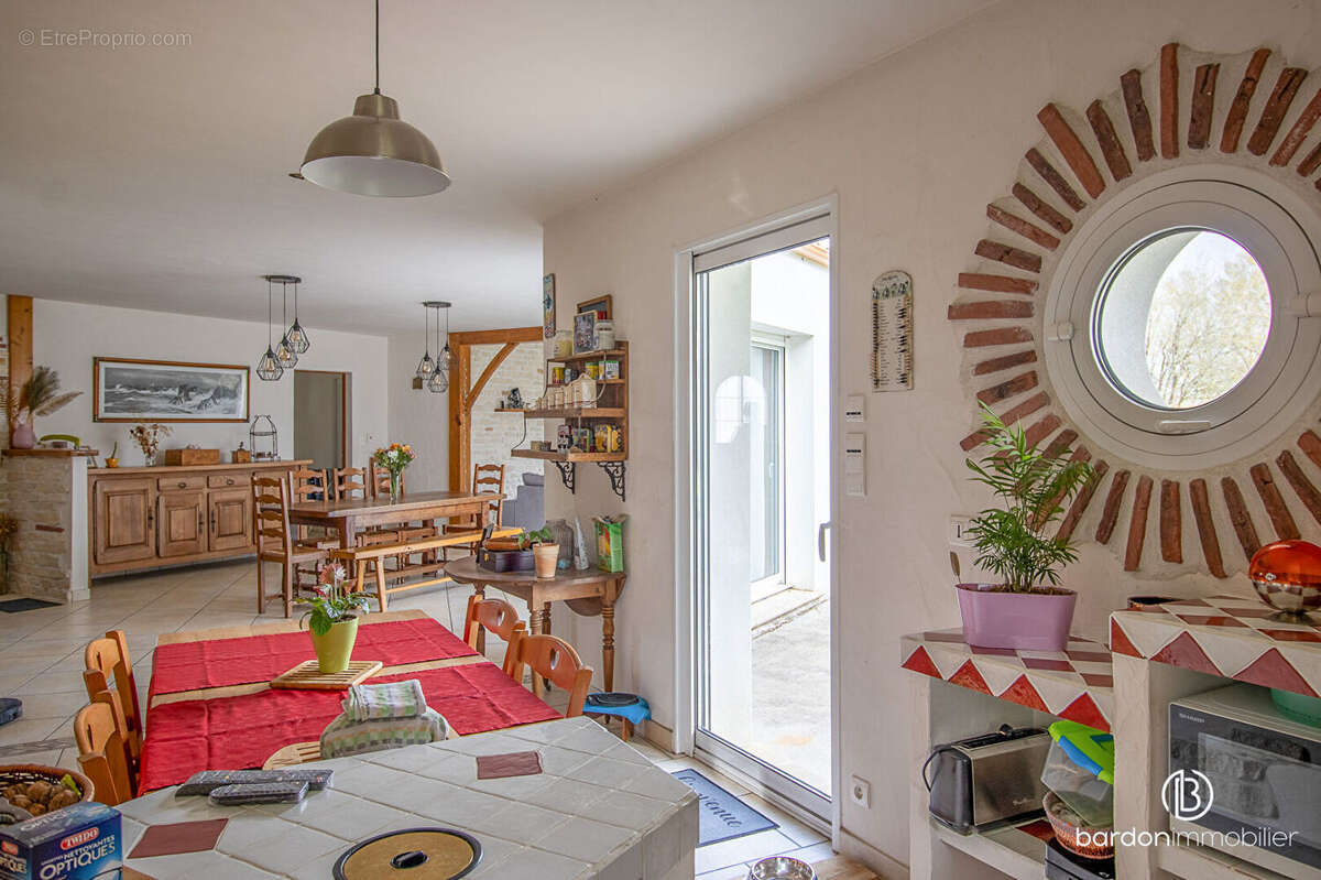 Maison à CHATEAUNEUF