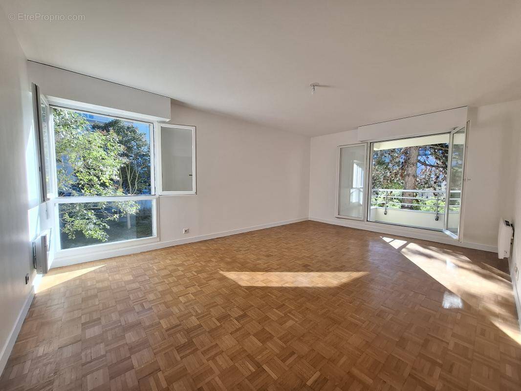 Appartement à LA GARENNE-COLOMBES