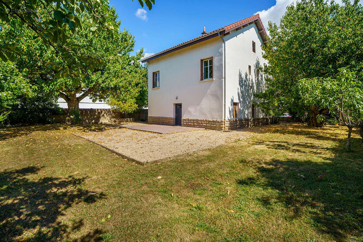 Maison à CHARNAY-LES-MACON