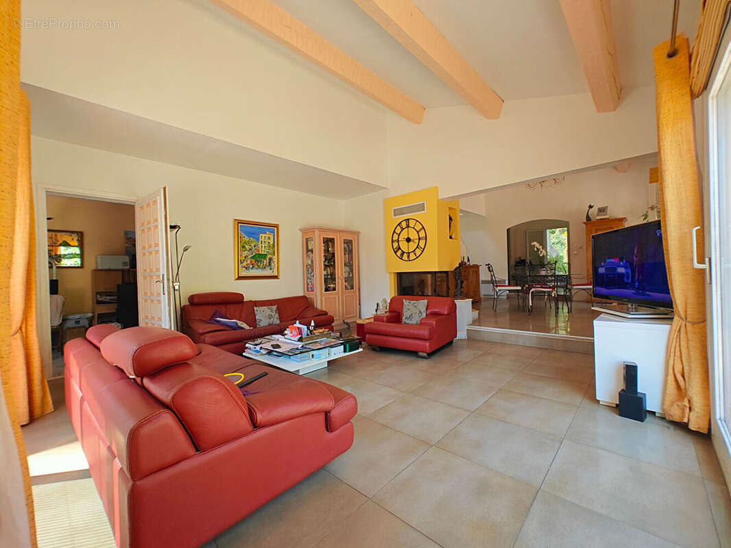 Toulon ouest limite le revest villa de 141 m² sur 3 500 m² de terrain paysagé avec piscine vue dégagée sur le mont faron calme a - photo 4
