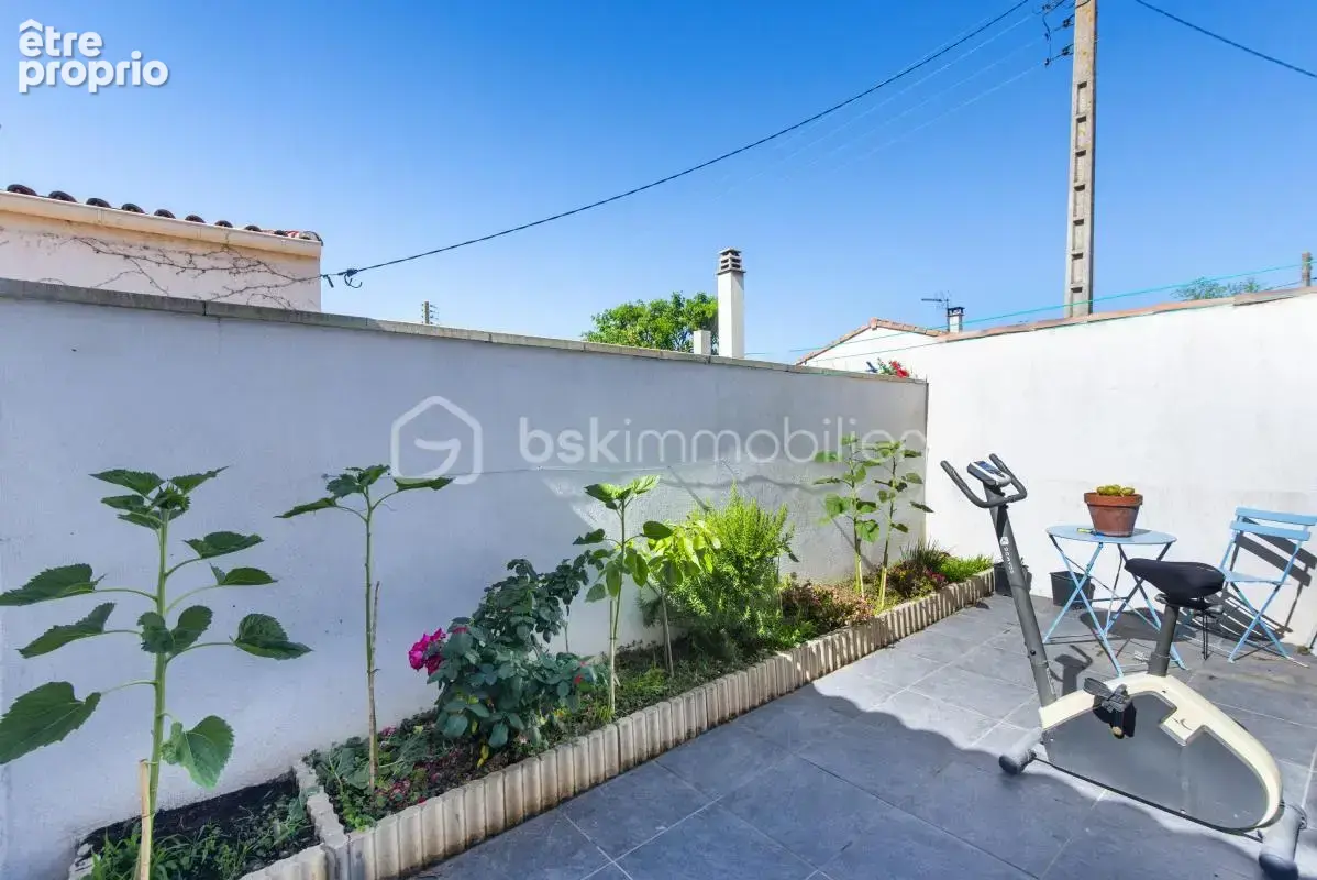 MIRAMAS CENTRE-VILLE — Maison rénovée de 99 m² avec jardin et terrasses - photo 13