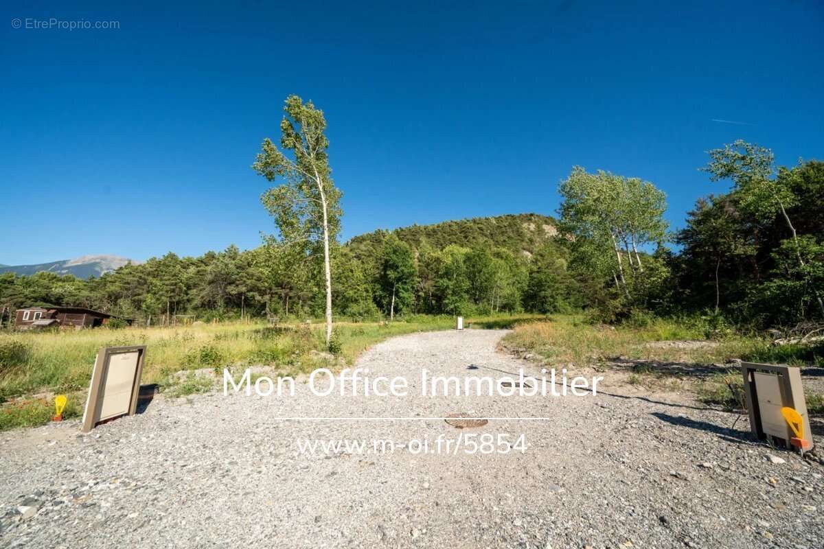 Référence : 5854-MTE - Terrain constructible de 621 m2 - photo 7