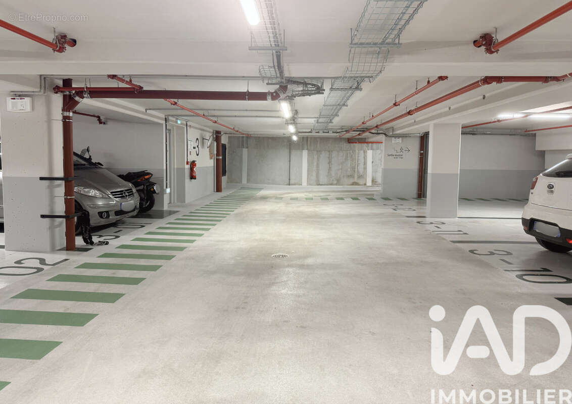 Photo 3 - Parking à PARIS-4E