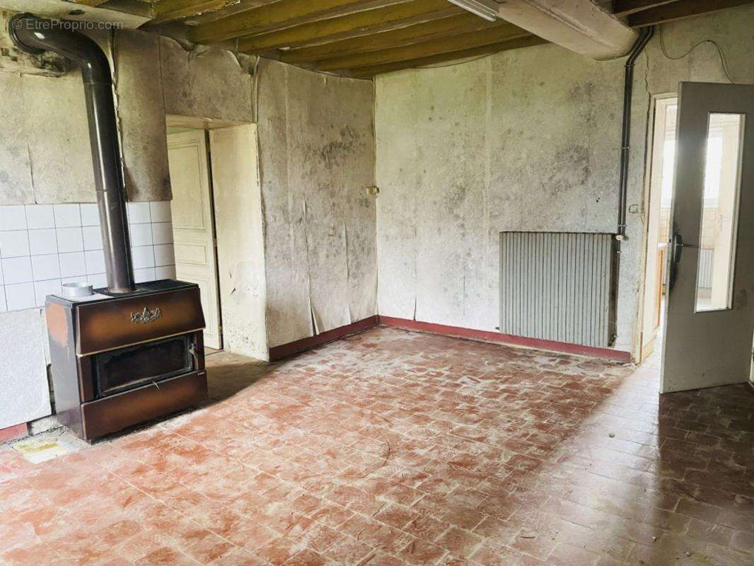 Maison à COURGENARD