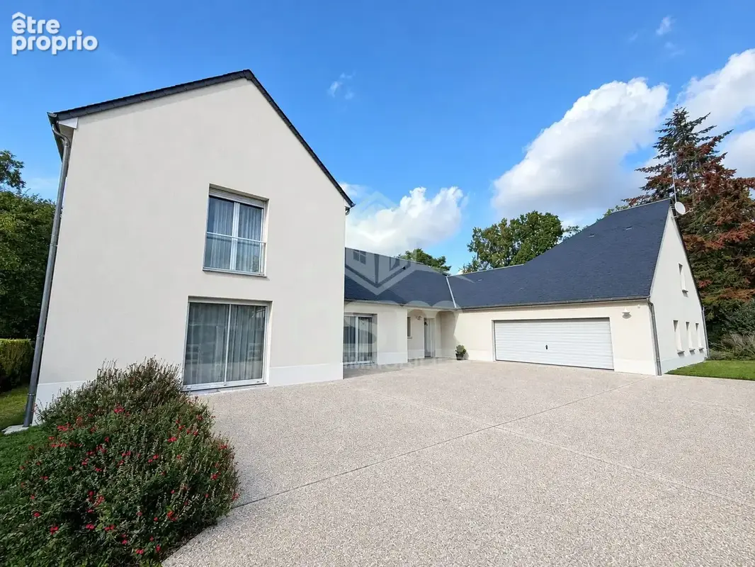 Maison 9 pièces 282 m² à vendre à Montbazon (37250) - photo 2