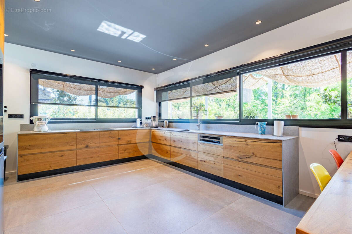 Maison à L'ISLE-SUR-LA-SORGUE