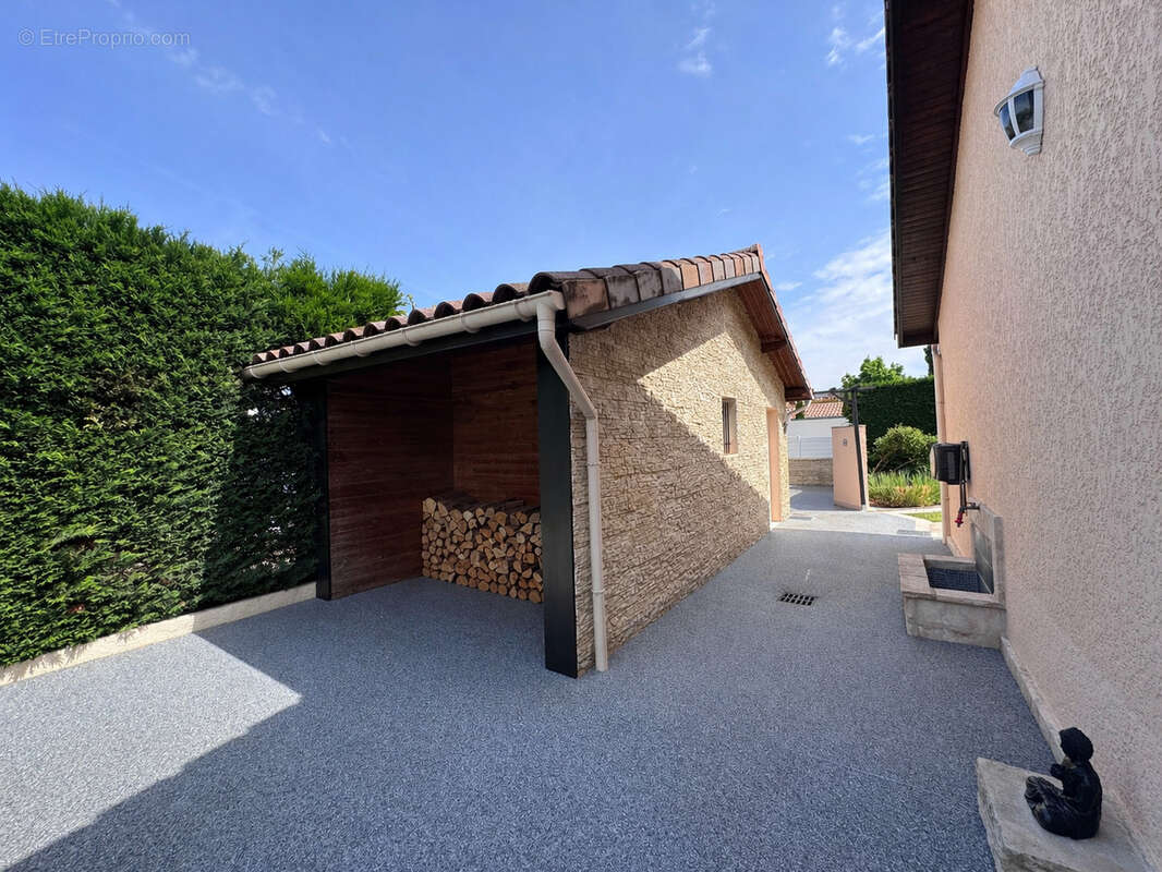 Maison à CLONAS-SUR-VAREZE