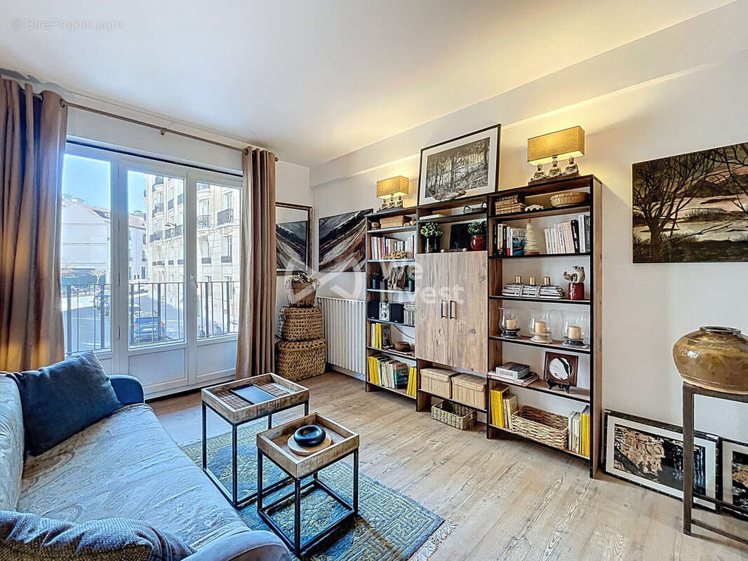 Appartement à PARIS-16E
