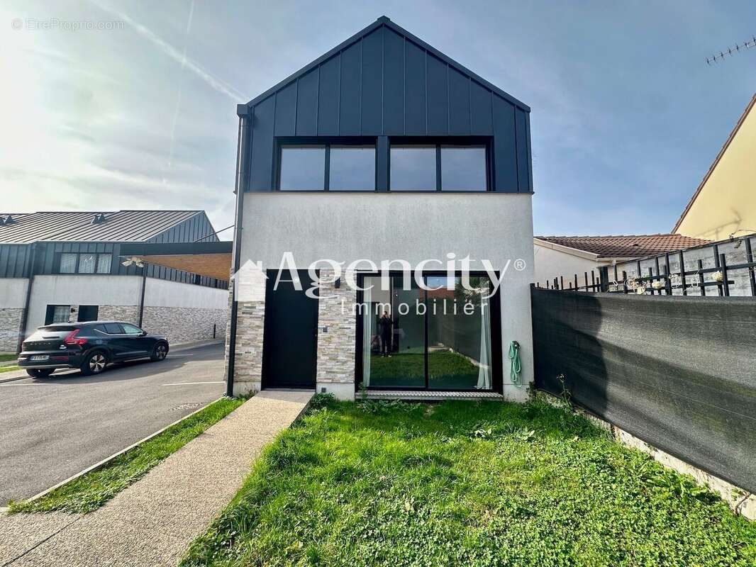 Maison à LAGNY-SUR-MARNE