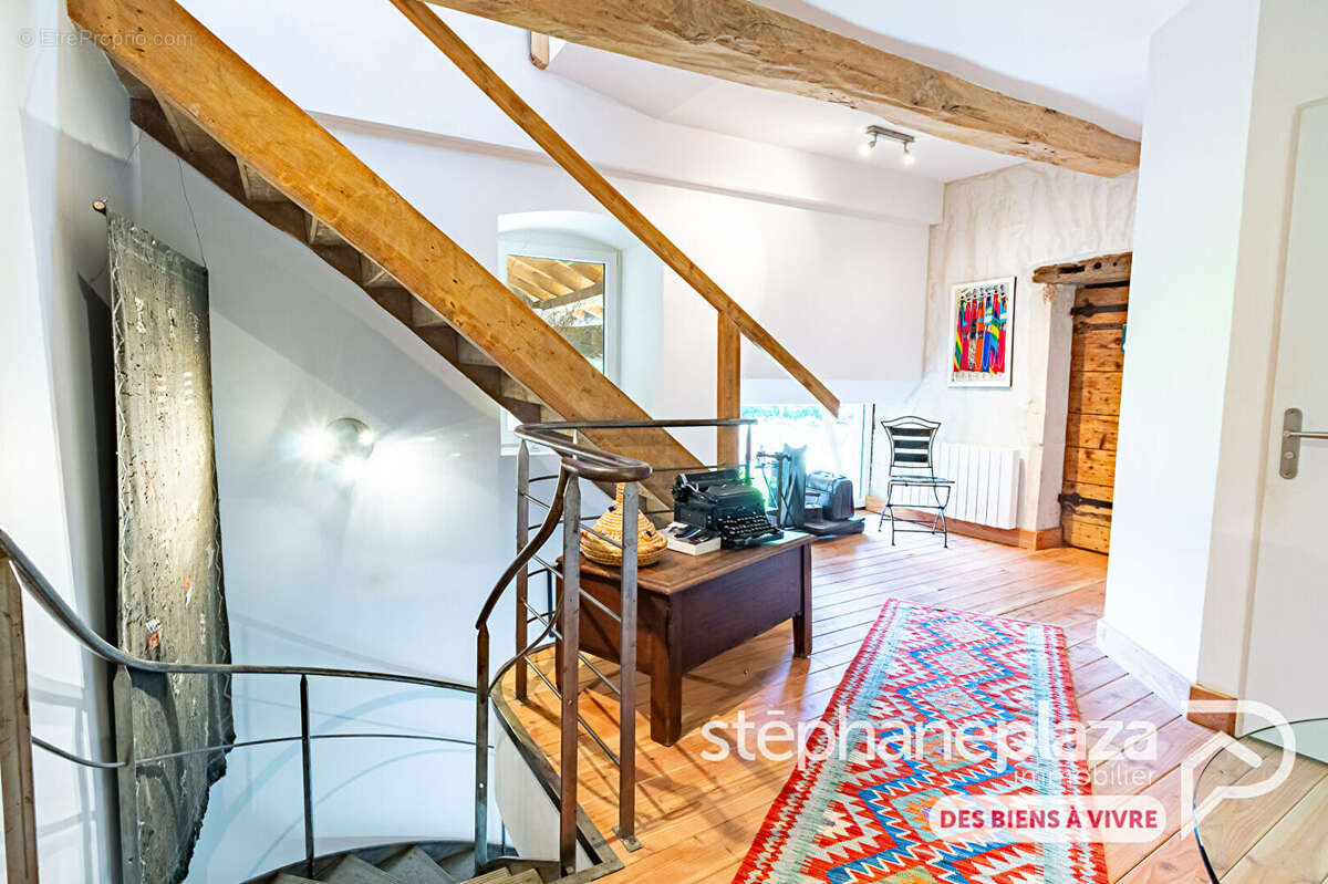 Maison à SAINT-ETIENNE-SUR-CHALARONNE