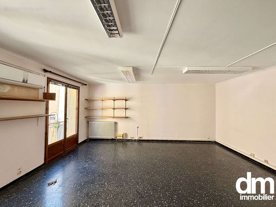 Immeuble Martigues - Maison de ville de 115 m²  avec local commercial de 35 m². - photo 12