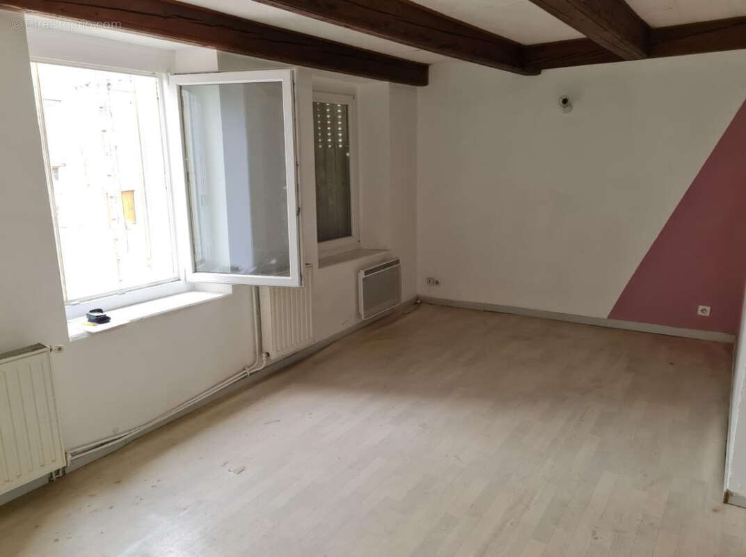 Maison à MAIZIERES-LES-VIC