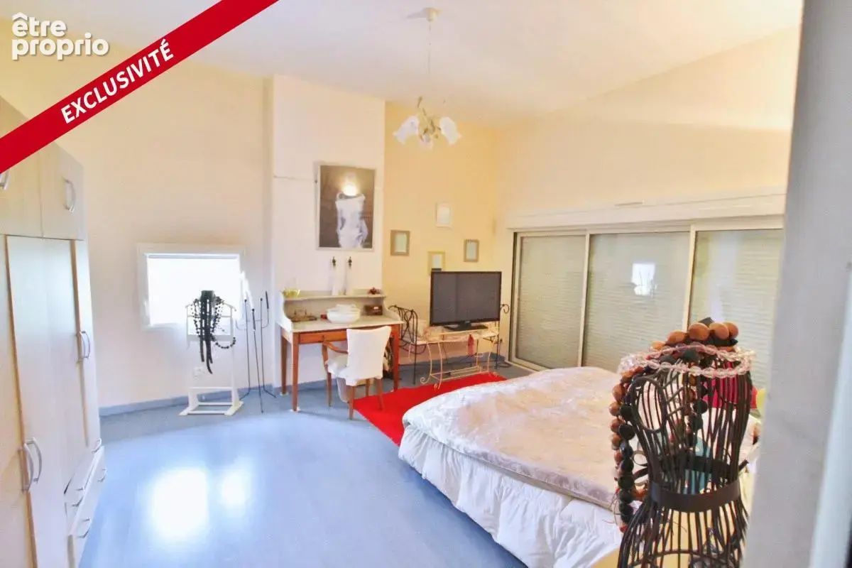 Maison atypique sur un terrain de 2 ha 19a 33ca - photo 7