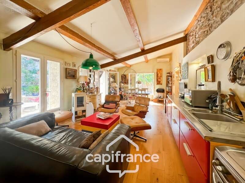 Maison à vendre 6 pièces HYERES (83) - Charme de l'ancien - 4 chambres - 200m2 habitables - Piscine - possibilité 2 appartements - photo 55