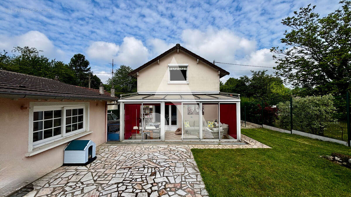 Maison à CONDE-SAINTE-LIBIAIRE